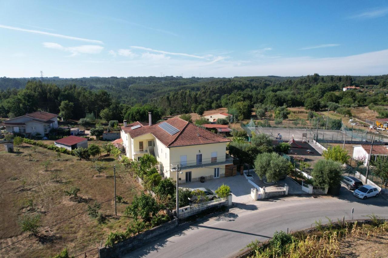 Appartamento A Casa Amarela Pinheiro de Coja Esterno foto