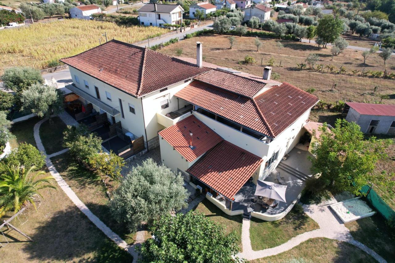 Appartamento A Casa Amarela Pinheiro de Coja Esterno foto